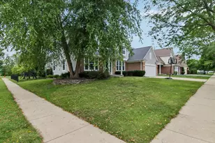 1201 Sterling Dr, Mundelein, IL 60060 - Photo 3