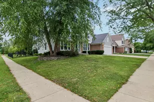 1201 Sterling Dr, Mundelein, IL 60060 - Photo 3