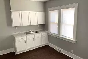 325 N 7th St, Dekalb, IL 60115 - Photo 3