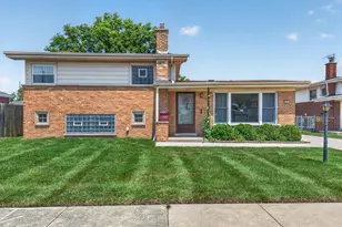 137 W Glengate Ave, Chicago Heights, IL 60411 - Photo 1