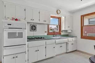 137 W Glengate Ave, Chicago Heights, IL 60411 - Photo 9