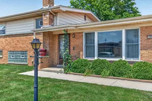 137 W Glengate Ave, Chicago Heights, IL 60411 - Photo 3