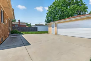 137 W Glengate Ave, Chicago Heights, IL 60411 - Photo 21