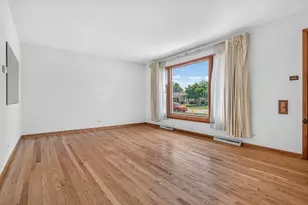 137 W Glengate Ave, Chicago Heights, IL 60411 - Photo 5