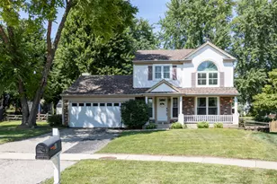 8 Raintree Ct, Cary, IL 60013 - Photo 1