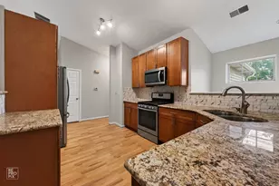 268 Southwicke Dr, Streamwood, IL 60107 - Photo 3