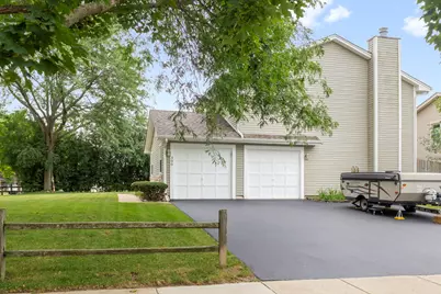300 Oakbrook Court, Bartlett, IL 60103 - Photo 3