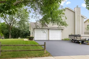 300 Oakbrook Ct, Bartlett, IL 60103 - Photo 3