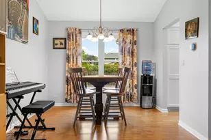 300 Oakbrook Ct, Bartlett, IL 60103 - Photo 5