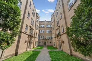 2751 W Arthur Ave, Chicago, IL 60645 - Photo 1
