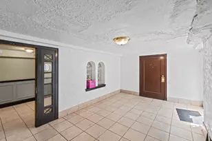 2751 W Arthur Ave, Chicago, IL 60645 - Photo 3