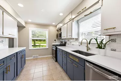 125 W Adams Street, Villa Park, IL 60181 - Photo 7