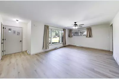 611 W Kimball Avenue, Woodstock, IL 60098 - Photo 3