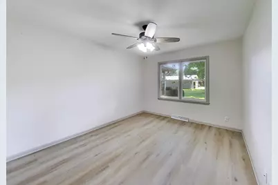 611 W Kimball Avenue, Woodstock, IL 60098 - Photo 11