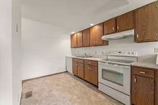 914 Kara Dr, Champaign, IL 61822 - Photo 13