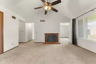 914 Kara Dr, Champaign, IL 61822 - Photo 9