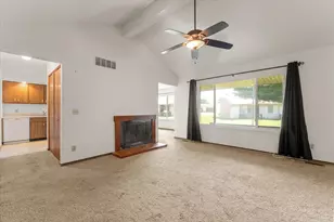 914 Kara Dr, Champaign, IL 61822 - Photo 5