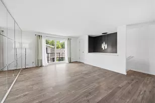 220 Sagamore Ct, Schaumburg, IL 60194 - Photo 5