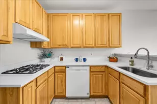 2034 Ivy Ridge Dr, Hoffman Estates, IL 60192 - Photo 9