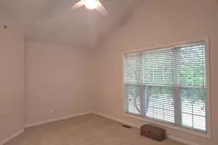 2034 Ivy Ridge Dr, Hoffman Estates, IL 60192 - Photo 17