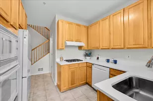 2034 Ivy Ridge Dr, Hoffman Estates, IL 60192 - Photo 11