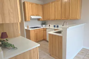 2034 Ivy Ridge Dr, Hoffman Estates, IL 60192 - Photo 9