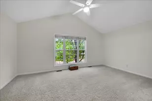 2034 Ivy Ridge Dr, Hoffman Estates, IL 60192 - Photo 19