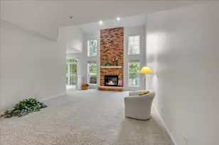2034 Ivy Ridge Dr, Hoffman Estates, IL 60192 - Photo 5