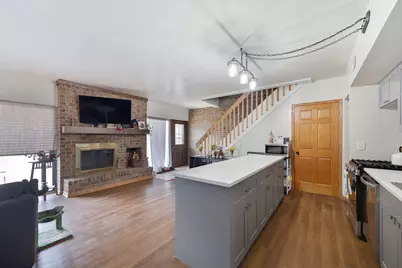 304 Kenneth Circle, Elgin, IL 60120 - Photo 7