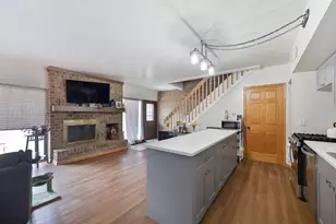 304 Kenneth Cir, Elgin, IL 60120 - Photo 7