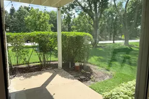 251 Coventry Cir, Vernon Hills, IL 60061 - Photo 3