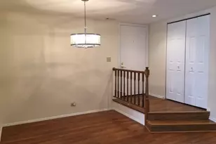 251 Coventry Cir, Vernon Hills, IL 60061 - Photo 5