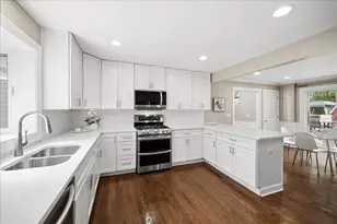 586 Earl Dr, Northfield, IL 60093 - Photo 11
