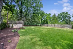 586 Earl Dr, Northfield, IL 60093 - Photo 7