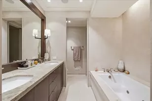 159 E Walton Pl, Chicago, IL 60611 - Photo 33