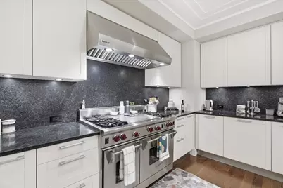 159 E Walton Place #8D, Chicago, IL 60611 - Photo 23