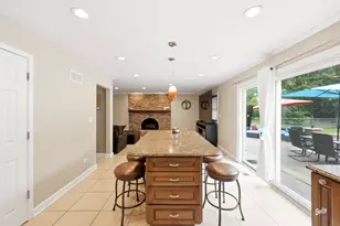 811 Spring Cove Dr, Schaumburg, IL 60193 - Photo 7