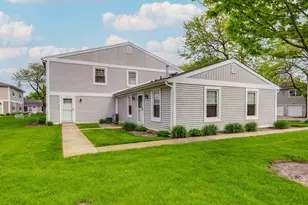 247 Sunset Ct, Vernon Hills, IL 60061 - Photo 3