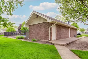 247 Sunset Ct, Vernon Hills, IL 60061 - Photo 25