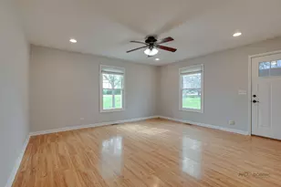 247 Sunset Ct, Vernon Hills, IL 60061 - Photo 9
