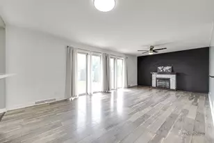 5 Wildwood Rd, Elk Grove Village, IL 60007 - Photo 33