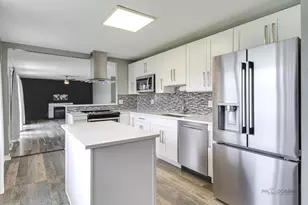 5 Wildwood Rd, Elk Grove Village, IL 60007 - Photo 11