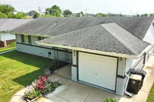 5 Wildwood Rd, Elk Grove Village, IL 60007 - Photo 1