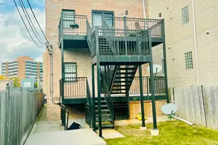 469 E Bowen Ave, Chicago, IL 60653 - Photo 17