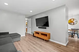 1112 Brentwood Dr, Round Lake Beach, IL 60073 - Photo 5
