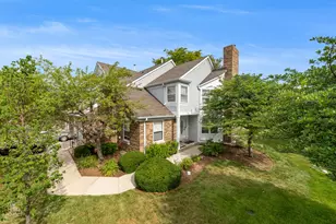 98 Willow Pkwy, Buffalo Grove, IL 60089 - Photo 1