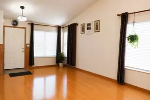 127 W Amberley Dr, Round Lake, IL 60073 - Photo 9