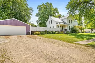 227 W South St, Franklin Grove, IL 61031 - Photo 25