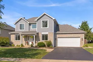 502 N Juniper Dr, North Aurora, IL 60542 - Photo 1
