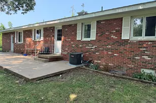 715 State St, Eldorado, IL 62930 - Photo 11